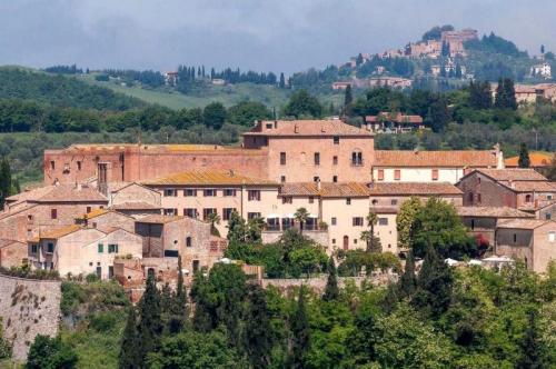 San Giovanni D'asso E Le Crete Del Tartufo Bianco - Siena